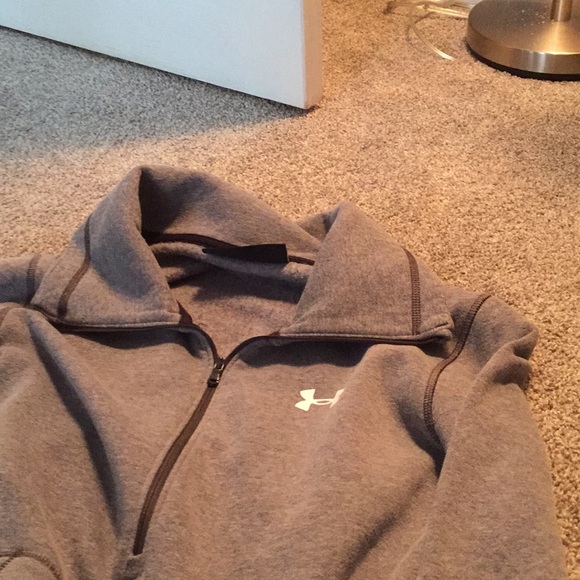 Under Armour Sweatshirt - Picture 6 of 6